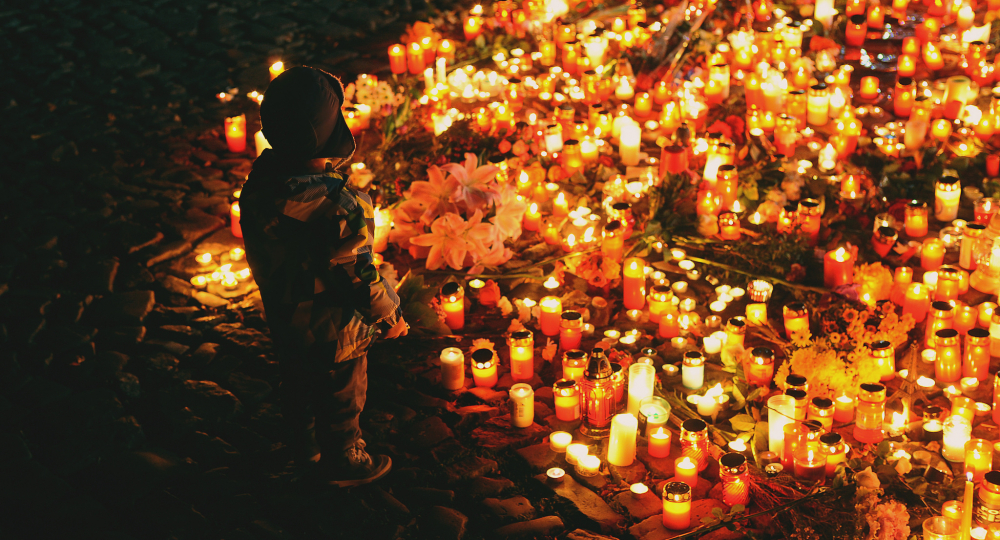 Prague prays for Paris from Bianca Dagheti via Flickr (https://www.flickr.com/photos/bianca96/22620153068/in/photolist-7jDmJ6-brR2WL-6aVEeG-Apb22-oAmZPZ-LLDQLx-B5xDjf-AsScr7-KKBUo-5UuM2u-awmTeL-6Z4DJA-bEKS4X-brQZJL-3S29eN-bEKSWg-4fjo87-bEKTYx-iheoF7-3w76n-brR2u3-5neGAv-6vLPgx-A8eXDQ-BcREG7-A9NBne-B7h5pz-A9z3zs-B3SinQ-A9noiQ-RsDhom-As9C6S-B5RtH4-B2VcKh-AutExX-B5dhoi-Ask7Ta-B6D7GP-brR1zu-6YZDEr-5BVKjk), cc (https://creativecommons.org/licenses/by/2.0/)