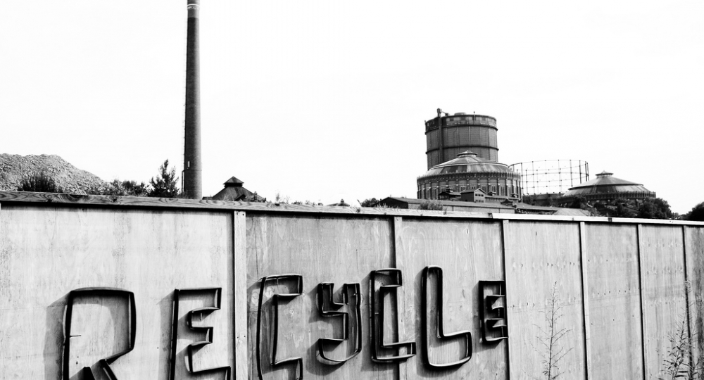 Recycled from Martin Lissmyr via Flickr (https://www.flickr.com/photos/martinlissmyr/3749099435/in/photolist-6Hi7Dr-5K3PVV-euBWE-bEMyN5-38wB6-cnL4ju-pWrzgK-6GKkrE-Ugew2m-9oiUCV-a3Fi6P-bJVAiM-4HmyjA-7CUHNe-Eyu4A-gspo9o-4vuyjn-8tc6bg-7MnnLf-8civta-9m7XTc-U5iwGx-EdKK3-wonZf-9FaHPV-6kwijQ-2oJKtT-fzSH1f-5DwWxm-9hJfzP-5Avoou-5PsqKT-a61stE-34R6sX-62Gzs7-o6rqAc-5fCWVK-rAfWP-91J212-4FiqNN-5kUDJL-8hk4Yi-4cxS5e-dRst2P-BEYXi-J9y6t-QzXDF-57XSbw-7occ7Y-Y7JK3N), cc (https://creativecommons.org/licenses/by/2.0/)