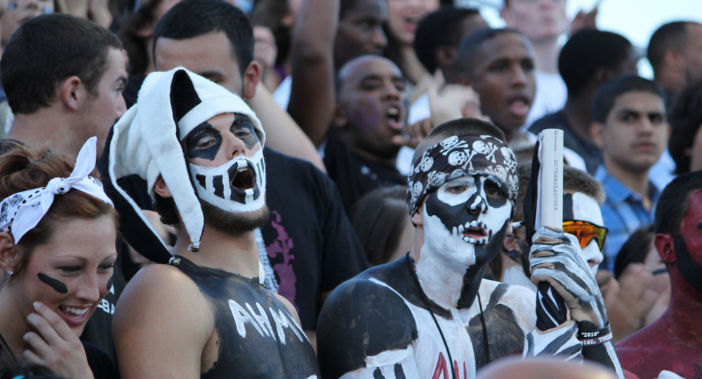 Friday Night Football from Fourstuarts via Flickr (www.flickr.com/photos/fourstuarts/5190955663/in/photolist-8UH1gz-8AD3aB-8GkMY7-deWXym-paP1vJ-7vWVXy-aKFwJH-7wLpma-dmbeUi-5ji1zw-7wLpDk-7wLEAa-6TSmUH-7wLpvp-7wQsH3-74thno-7wQdHJ-7wQknY-7wLsoH-7wLs4D-7wLotr-pNgcVA-7wQdzA-7wQpfE-RphEgF-gMcTs2-eYMinb-7wQr2o-fNME86-7wLuQi-oRoWwz-7wLrRe-7wLyBz-7wLqXn-7wLFDF-7wLzEa-dmbk55-7wLpbz-7wLnok-7wLBTP-7wLoCx-72XdDY-7wLuBk-7wLsjX-7wQg6L-7wQmKh-7wQqdh-7wQtHu-7wLFre-SpsmzQ),cc (https://creativecommons.org/licenses/by/2.0/)